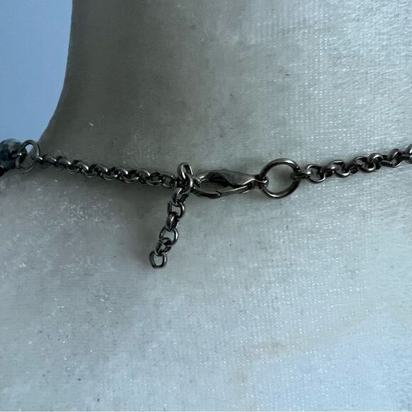 Faceted silver beaded chandelier bib statement necklace - Picture 4 of 4